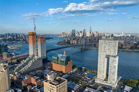 Exploring Frank Gehry's Impact on Modern Urbanization: How His Iconic Architecture Shapes Cityscapes and Redefines Urban Culture